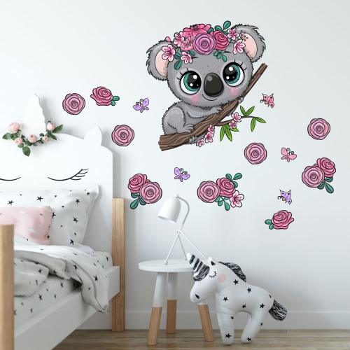 koala s kvitkami a motýľmi