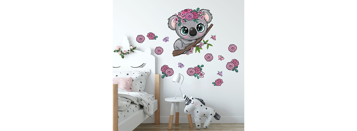 koala s kvitkami a motýľmi